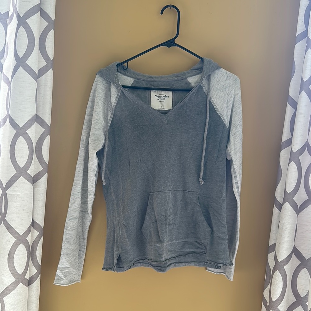 Like new Abercrombie and Fitch grey hoodie woman’s Small